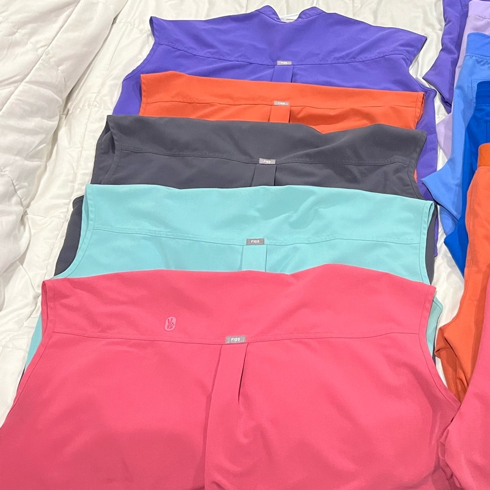 Figs L Rafaela scrub shirt different colors available $20 each. Sets available.